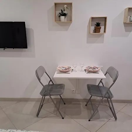 Studio Beauvais Avec Terrasse Privative Calme & Tout Confort