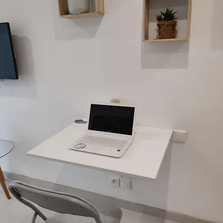 Studio Beauvais Avec Terrasse Privative Calme & Tout Confort